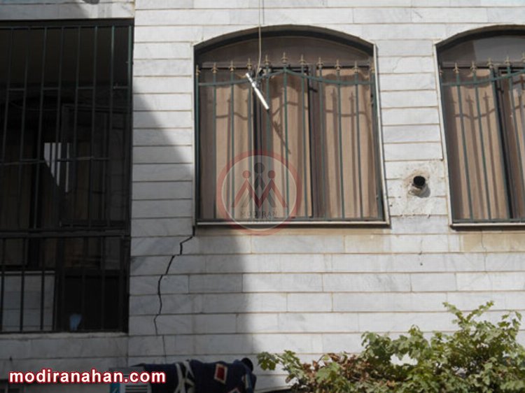 نشست سازه و ترک خوردگی کنار پنجره